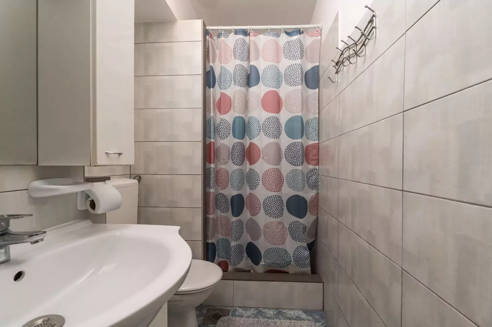 Apartment Lolo - Two Bedroom Apartment with Loggia and Street View-Badezimmer