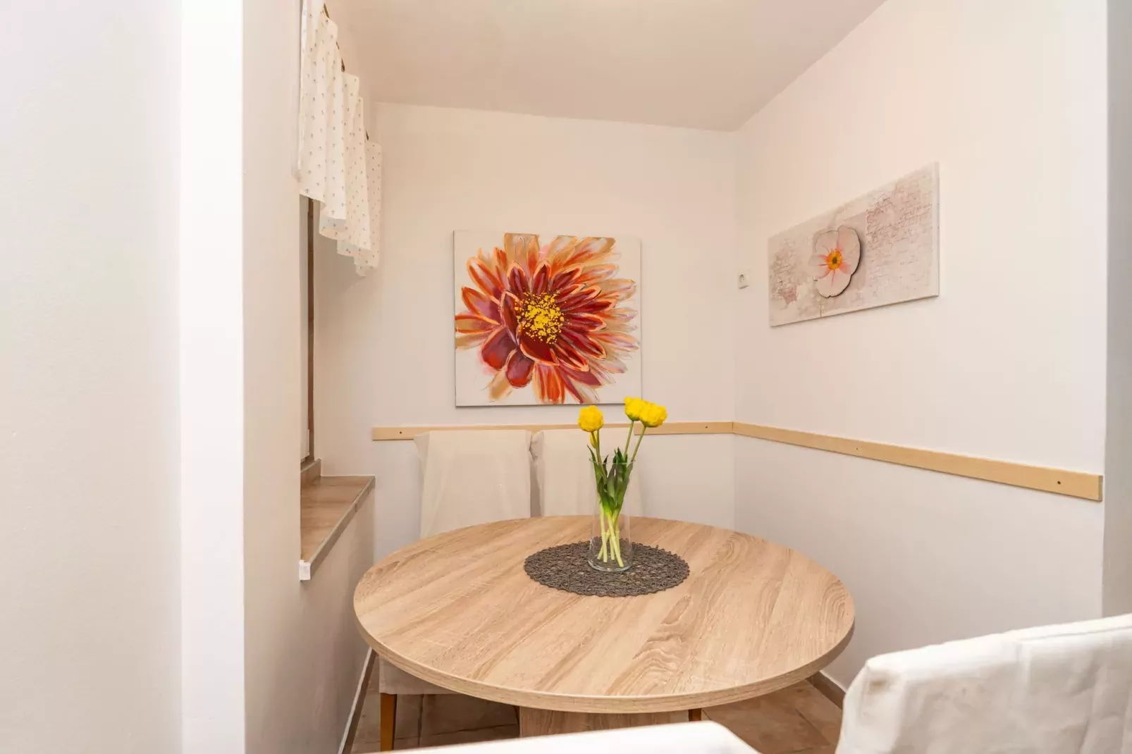 Apartment Lolo - Two Bedroom Apartment with Loggia and Street View-Innen