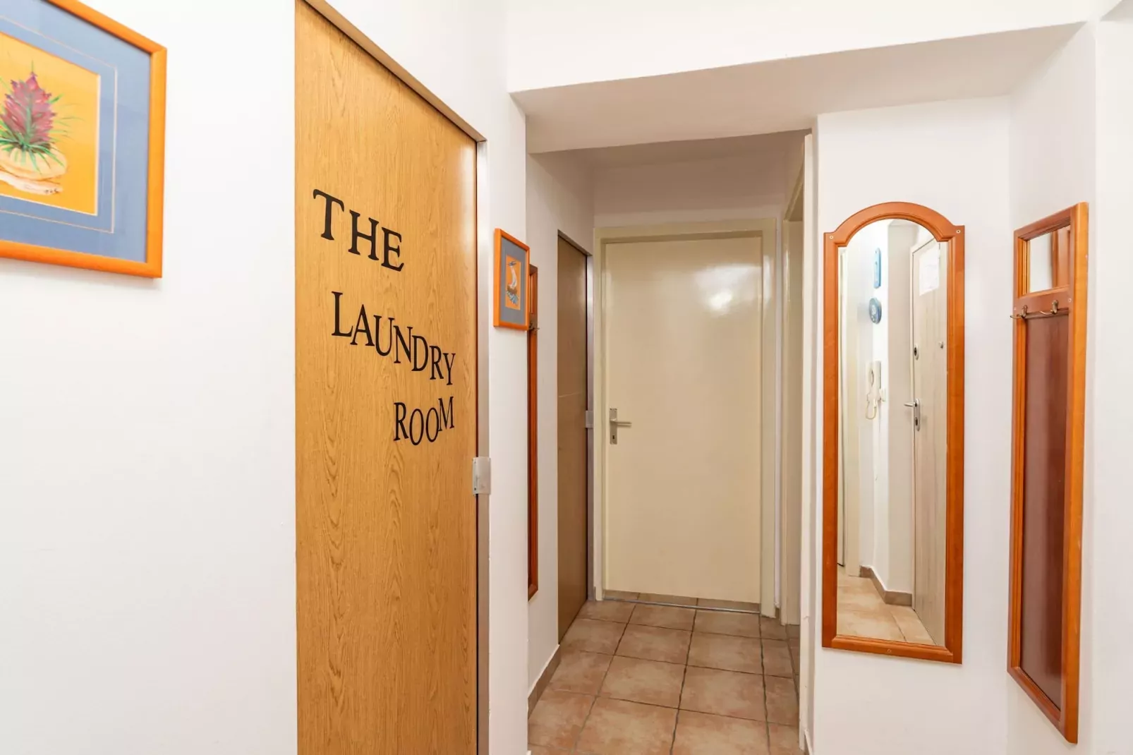 Apartment Lolo - Two Bedroom Apartment with Loggia and Street View-Innen