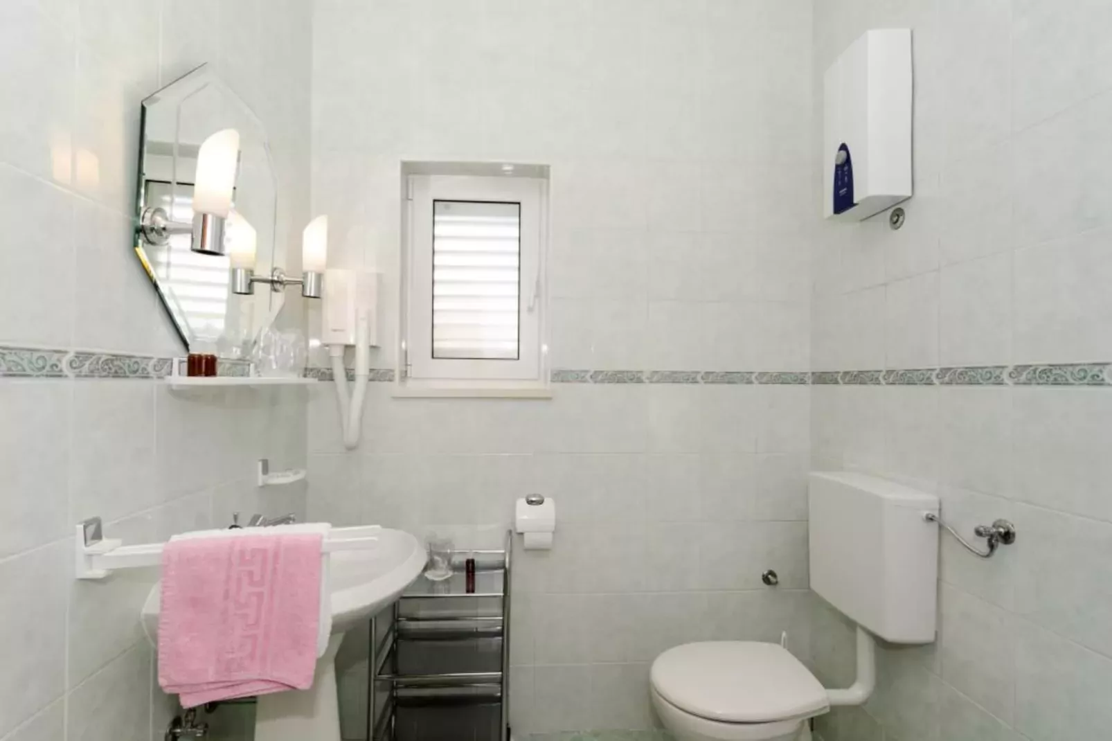 Apartments Peco - One Bedroom Apartment with Patio and Side Sea View-Salle de bain