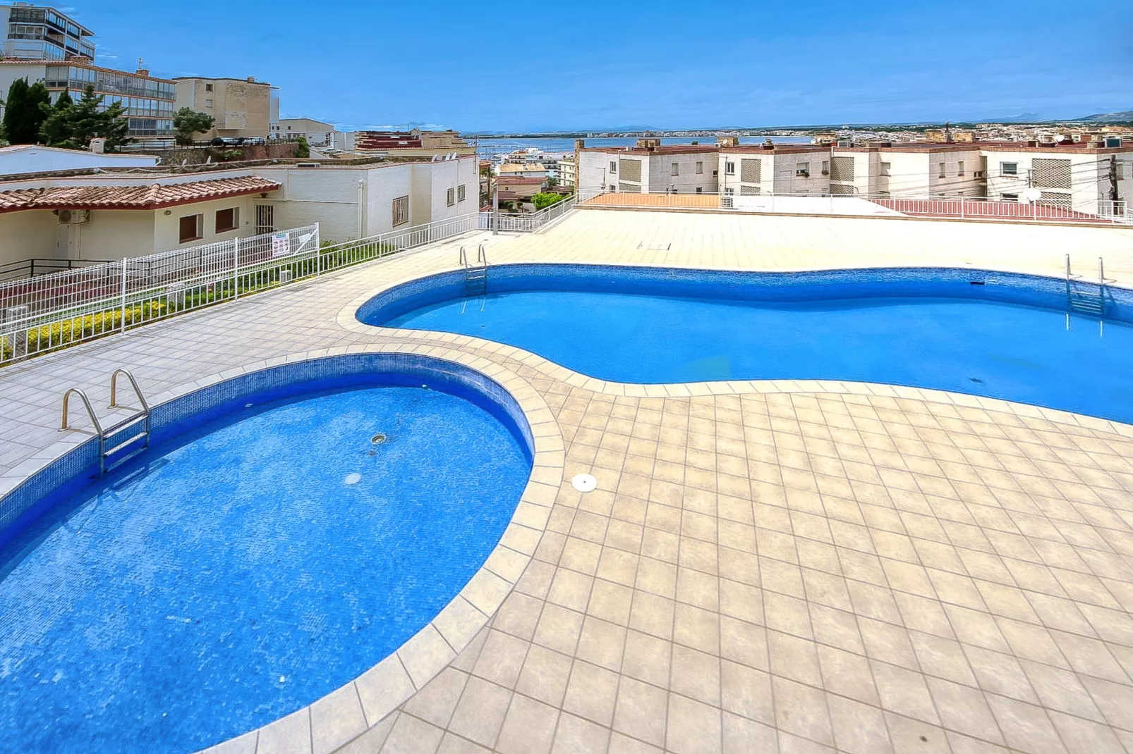 ACAPULCO Bjs B  Roses-Pool
