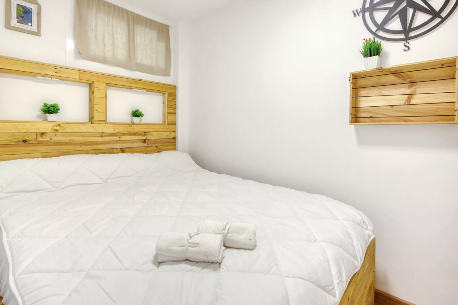 ACAPULCO Bjs B  Roses-Bedroom