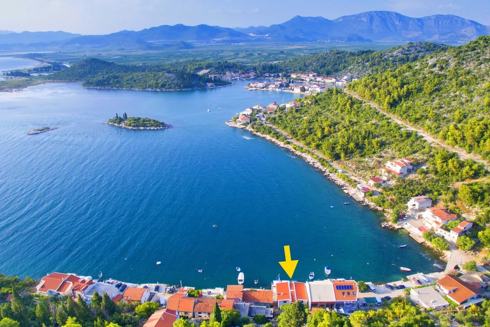 Apartments Tiho & Jelena- One Bedroom Apartment with Balcony and Sea View (Maestral)-Areas summer 1km