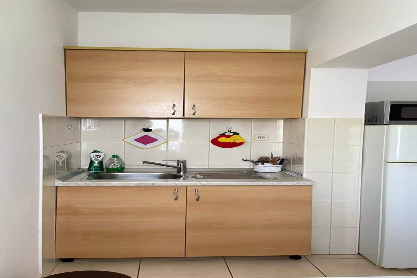 Apartments Tiho  & Jelena - Studio Apartment with Balcony and Sea View (Fureal)-Kitchen