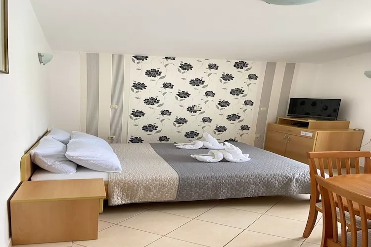 Apartments Tiho  & Jelena - Studio Apartment with Balcony and Sea View (Fureal)-Bedroom