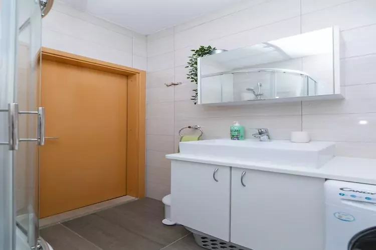 Apartments Martić - Four Bedroom Apartment with Terrace and Sea View - (ST)-Bathroom