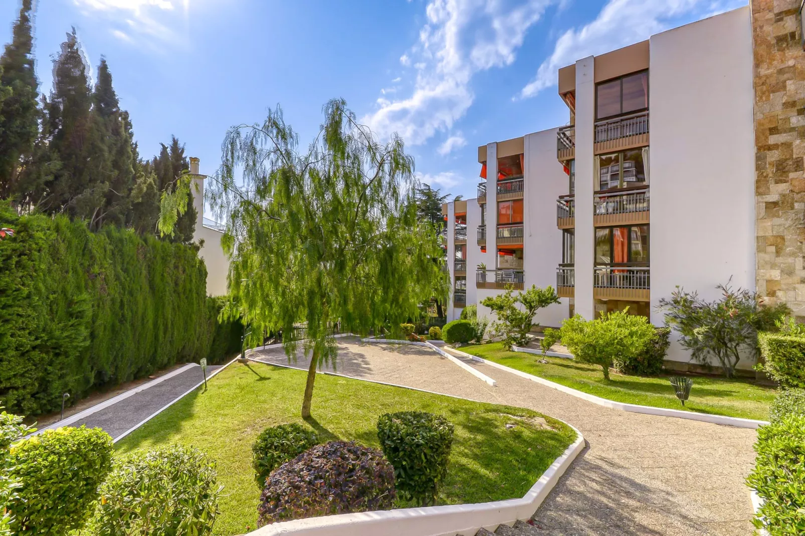 CAN PARAMON D 2 2 Roses-Exterior summer