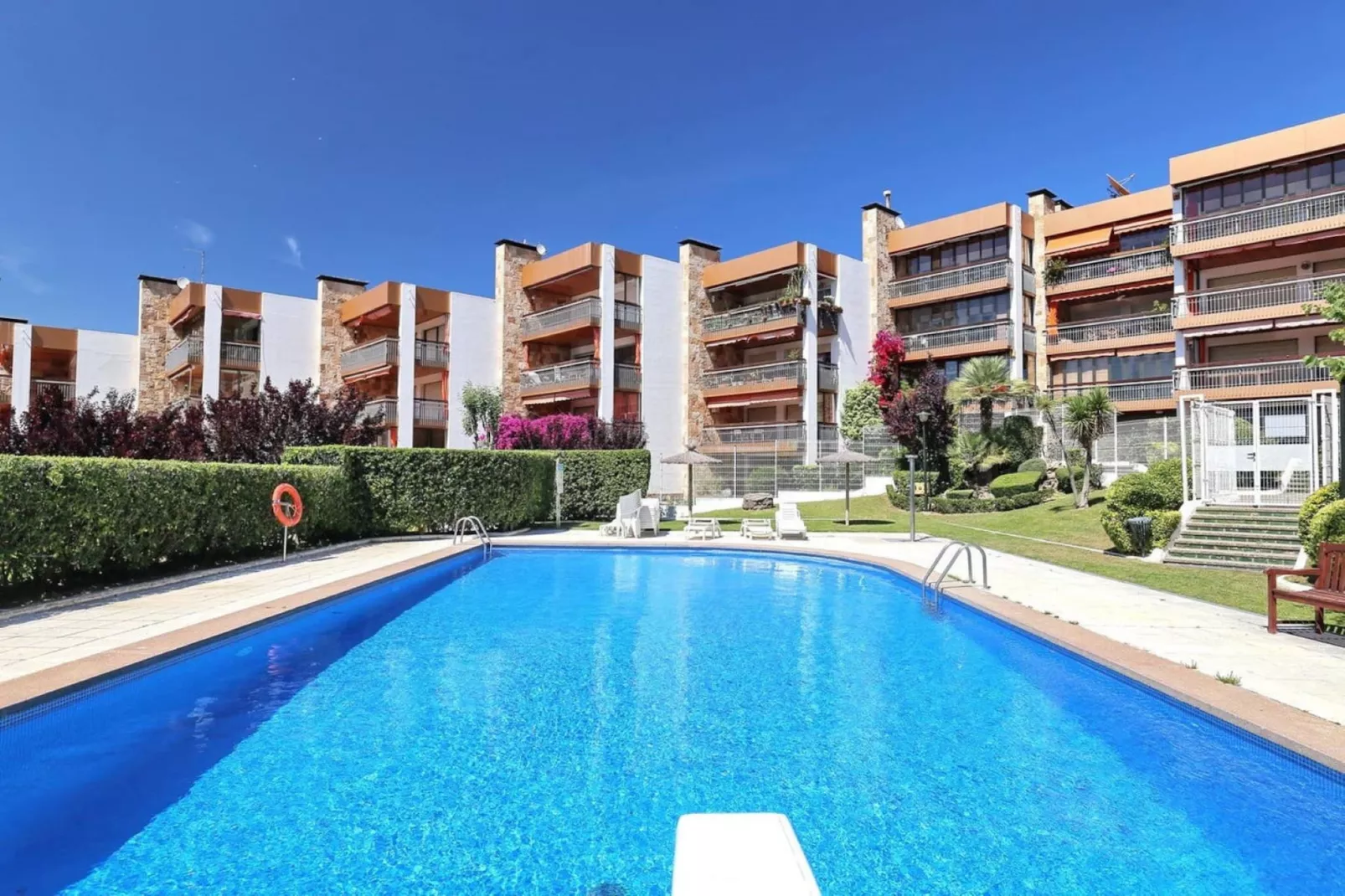 CAN PARAMON D 2 2 Roses-Exterior summer