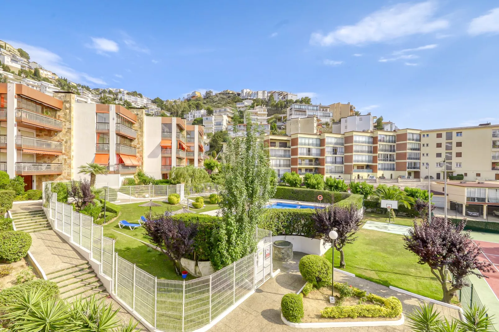 CAN PARAMON D 2 2 Roses-Exterior summer