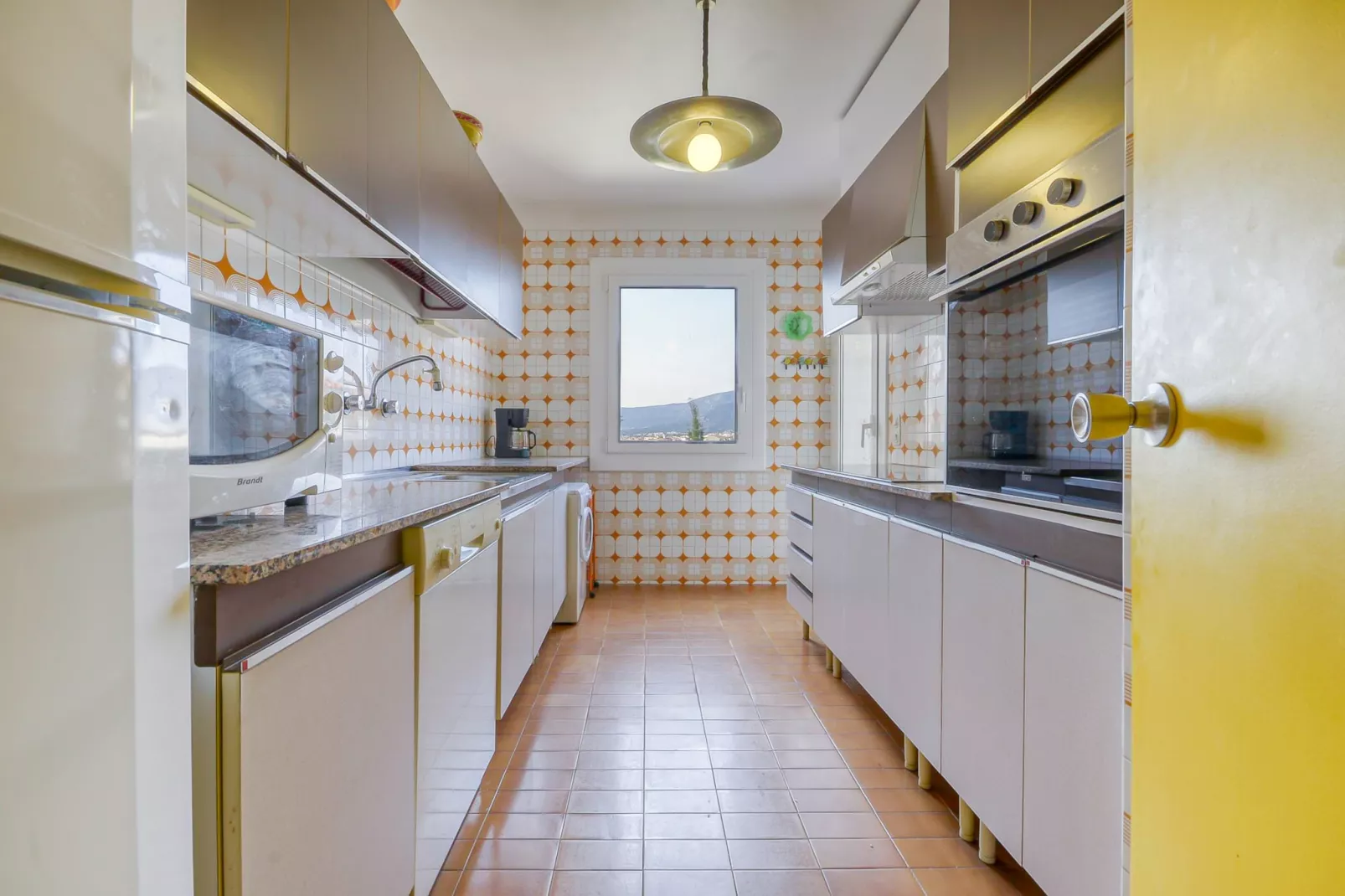CAN PARAMON D 2 2 Roses-Kitchen