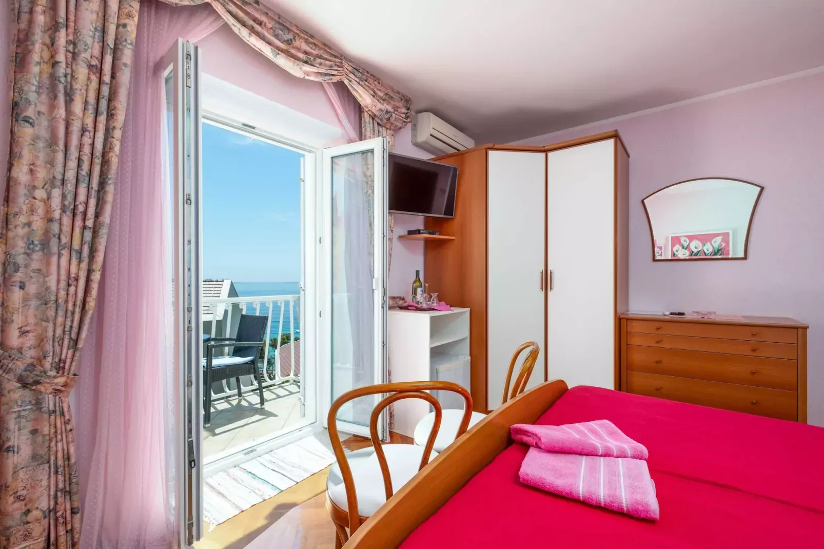 Rooms Tupina by Paulina - Comfort Double Room with Balcony and Sea View (Room 1)-Atmosphere