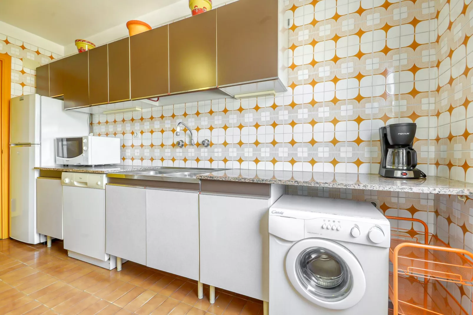 CAN PARAMON D 2 2 Roses-Kitchen