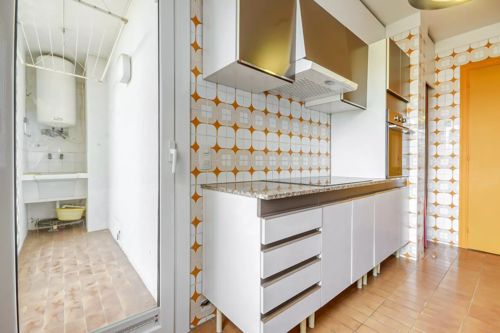 CAN PARAMON D 2 2 Roses-Kitchen