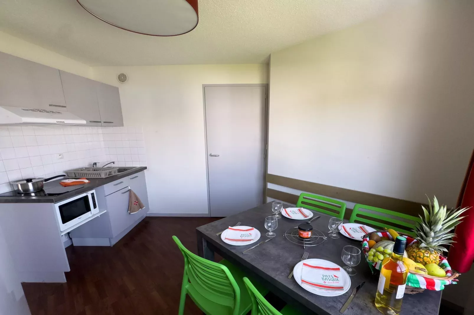 Urrugne Saint-Jean-de-Luz - Appartement 2 Pièces 4 Personnes 1  bébé 2 salles d'eau-Cuisine