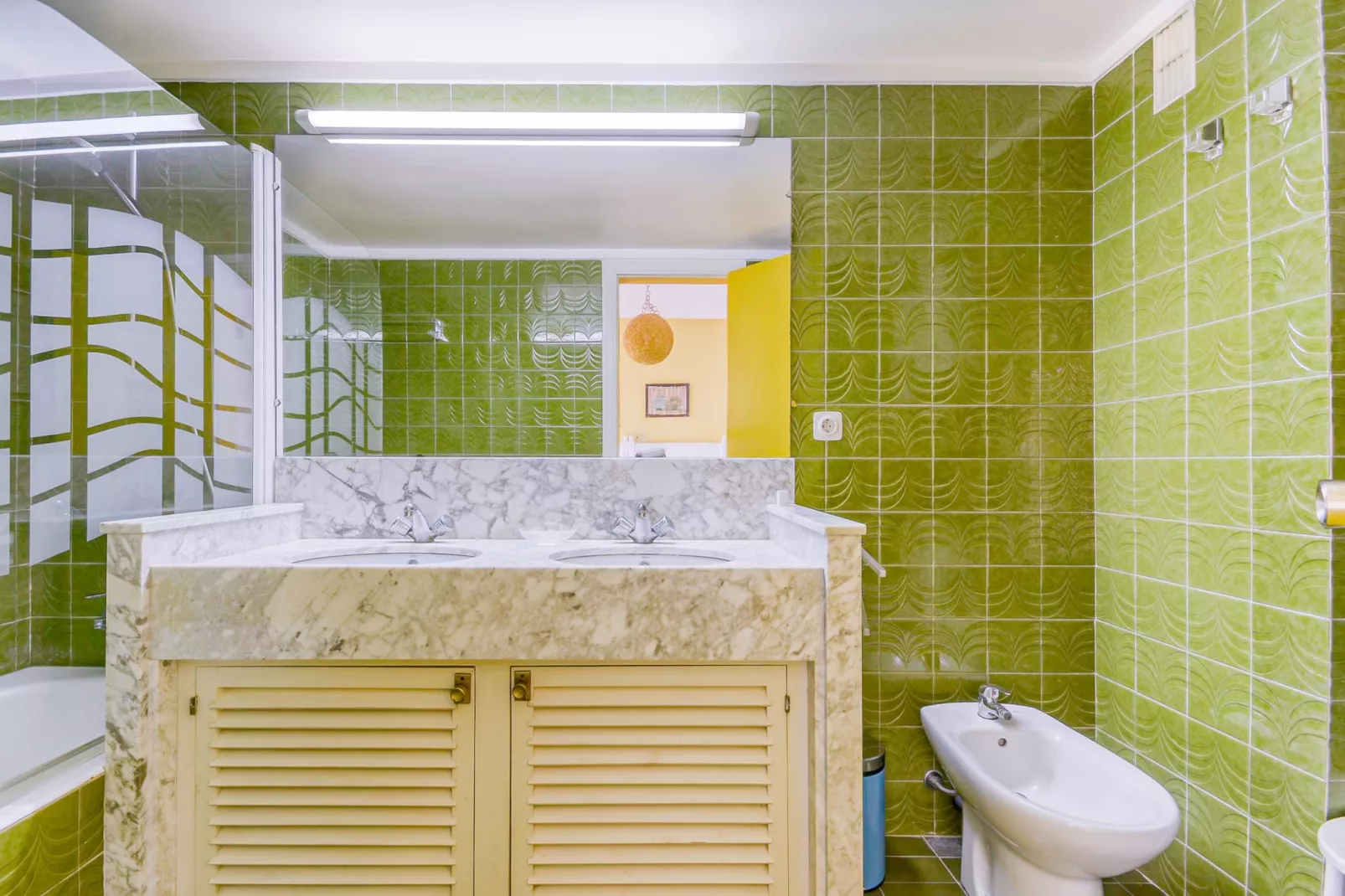 CAN PARAMON D 2 2 Roses-Bathroom