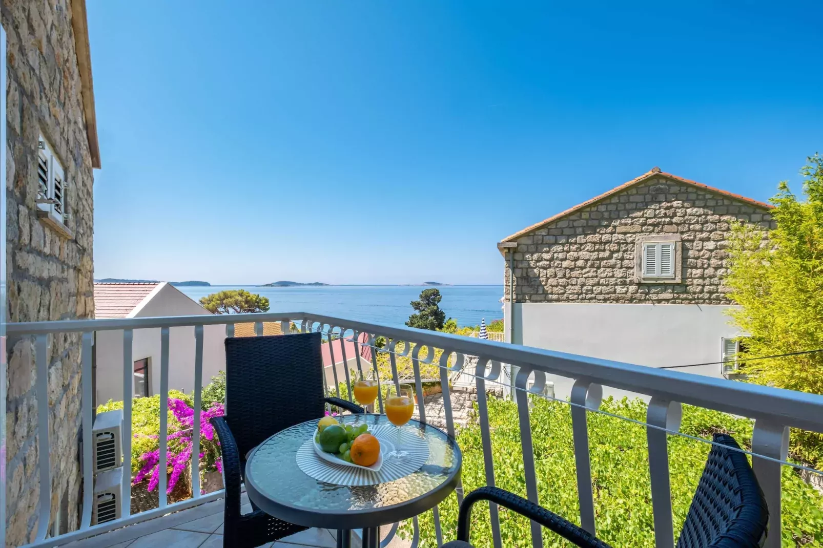 Rooms Tupina by Paulina - Superior Double Room with Balcony and Sea View (Room 2)-Atmosphere