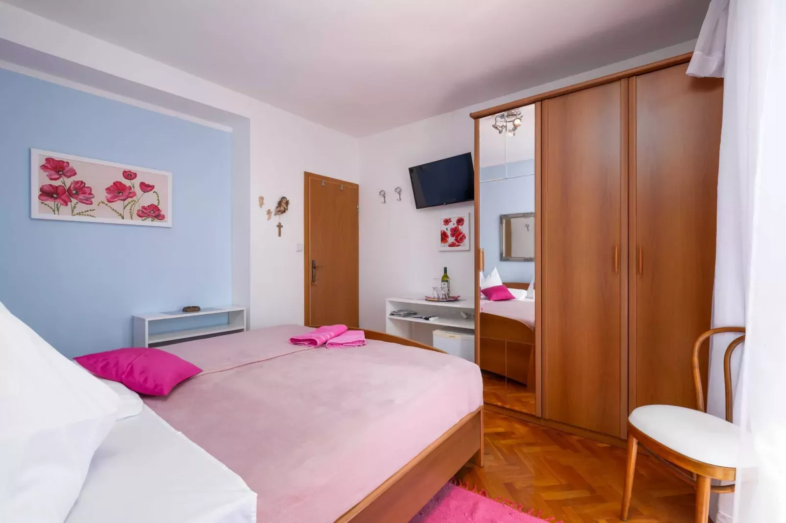 Rooms Tupina by Paulina - Superior Double Room with Balcony and Sea View (Room 2)-Atmosphere