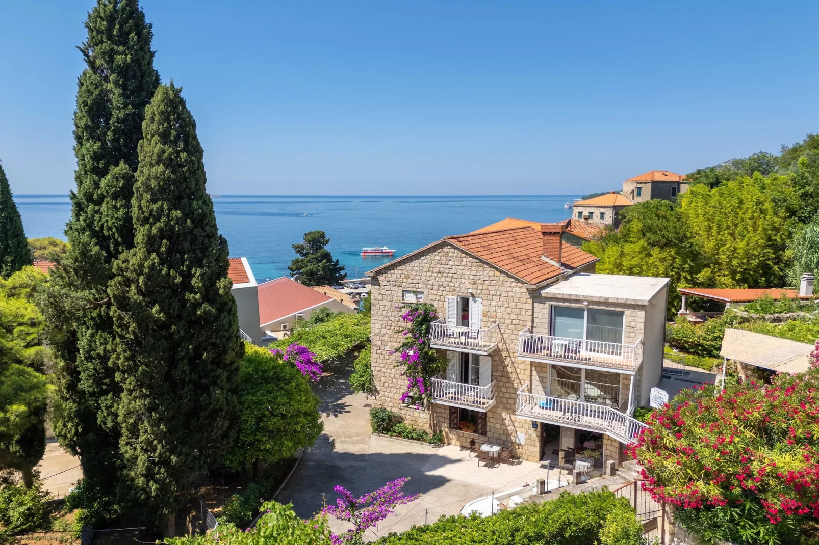 Rooms Tupina by Paulina - Standard Double Room with Balcony and Sea View (Room 3)-Atmosphere