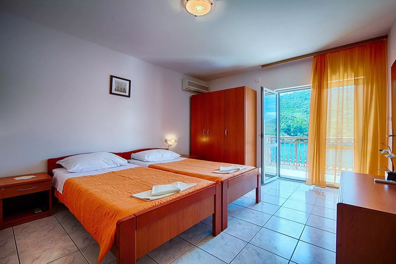 Apartments Malo Lago - One-Bedroom Apartment with Balcony and Sea View - 2nd floor (Apartment 6)-Schlafzimmer