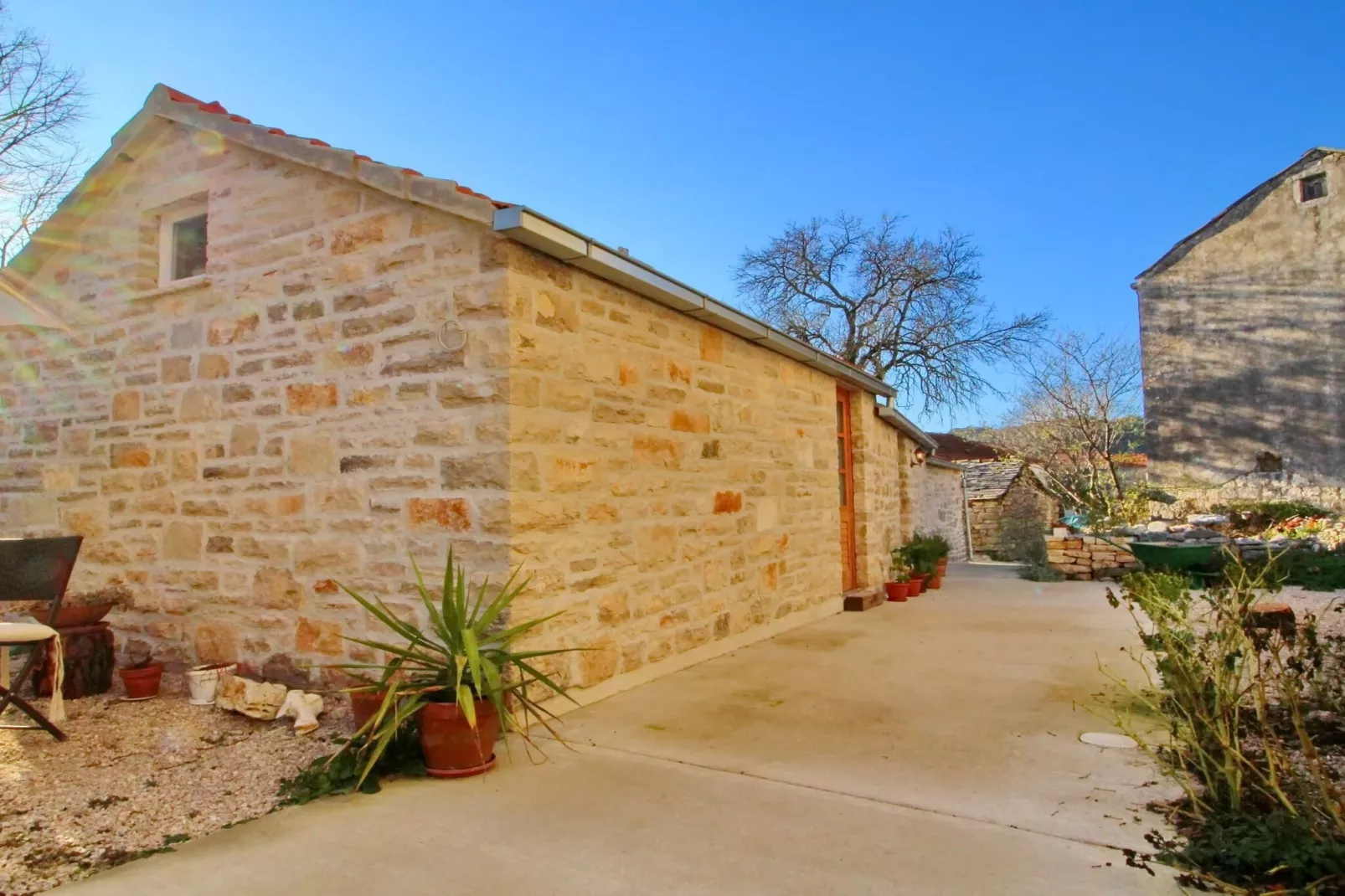 Stone House Harmony - One Bedroom Apartment with Patio and Garden View ( 1 )-Exterior summer