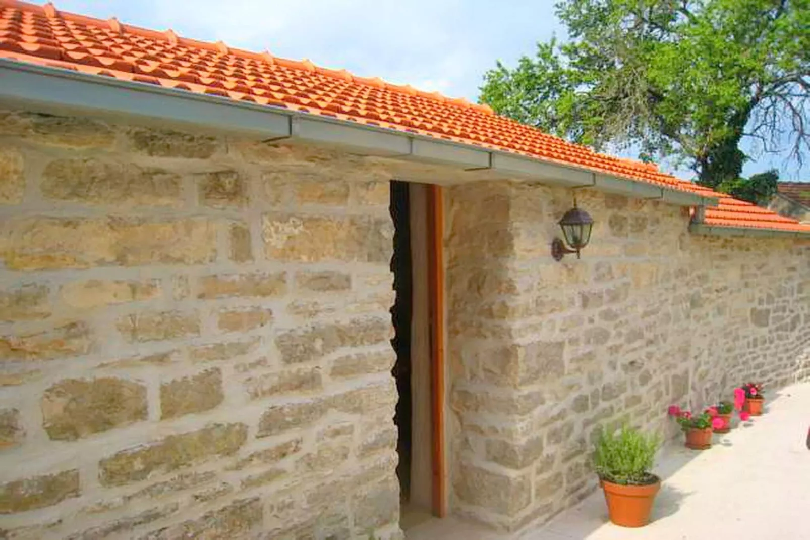 Stone House Harmony - One Bedroom Apartment with Patio and Garden View ( 1 )-Exterior summer