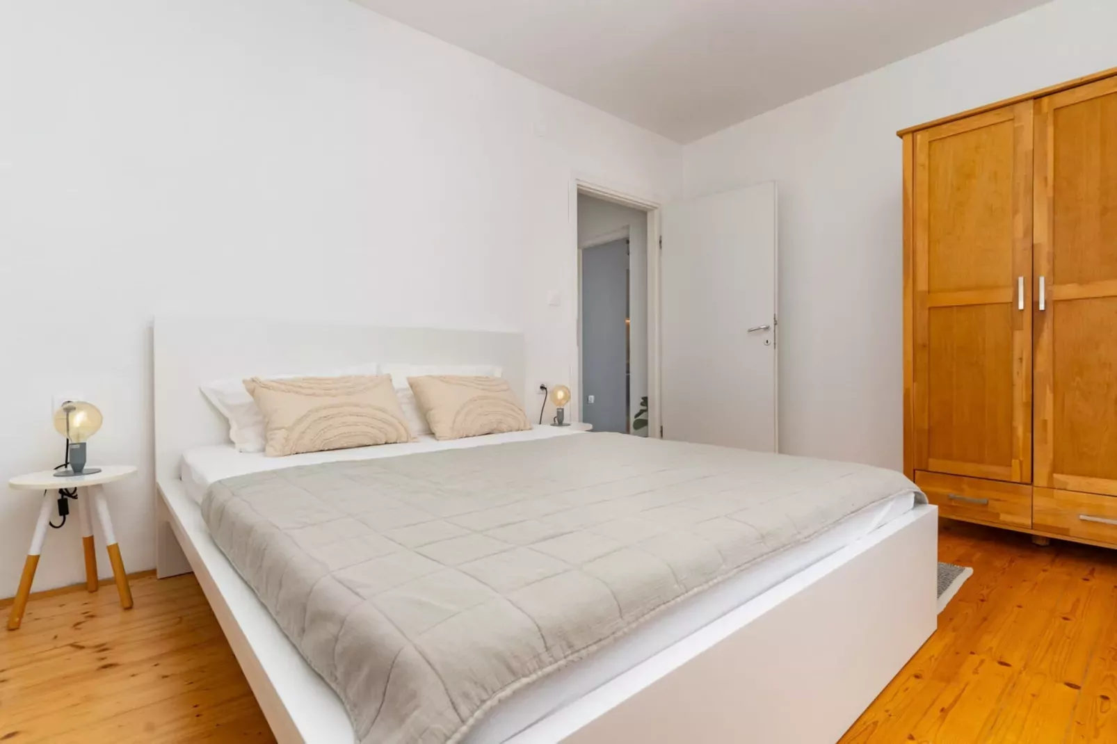 Apartment Konak - Two Bedroom Apartment with Terrace and Sea View-Bedroom