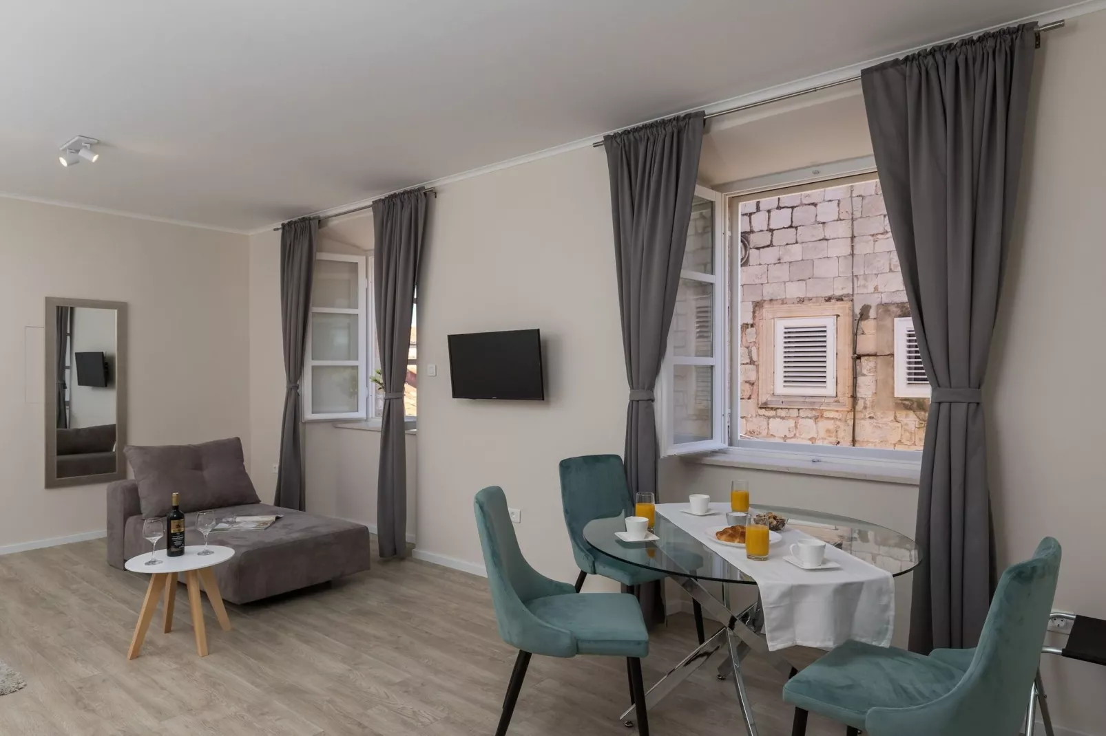 Apartments Urbis - Premium Studio Apartment with City View (Lijevi)-Living room