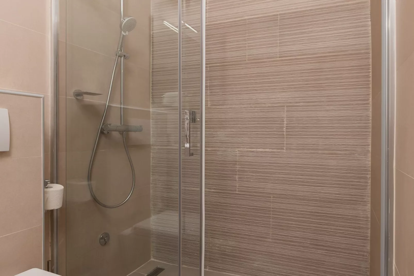 Apartments Urbis - Premium Studio Apartment with City View (Lijevi)-Bathroom