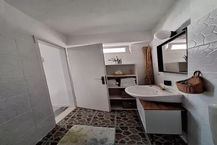 Apartments Mediterranean House - Two Bedroom Apartment with Terrace-Badezimmer