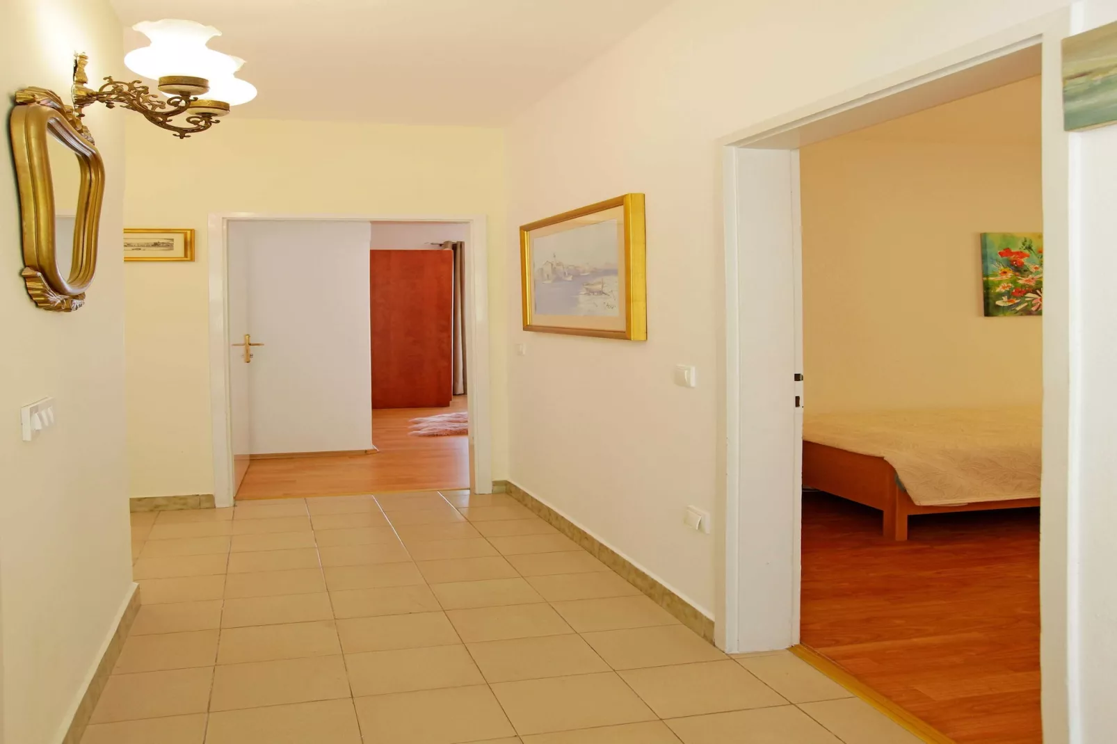 Sunshine Apartment Doda - Three Bedroom Apartment with Balcony and Sea View-Indoor