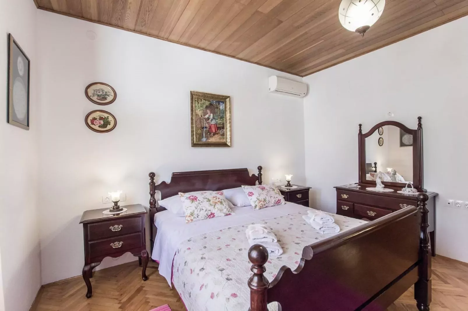 Holiday home Villa Spilla - Three Bedroom Home with Terrace-Chambre