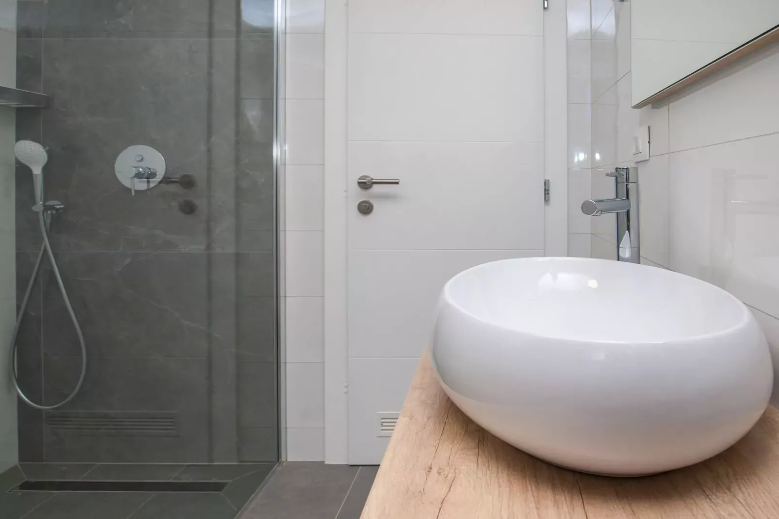 Apartments Dva Galeba - Standard One Bedroom Apartment with Partial Sea View (106)-Bathroom