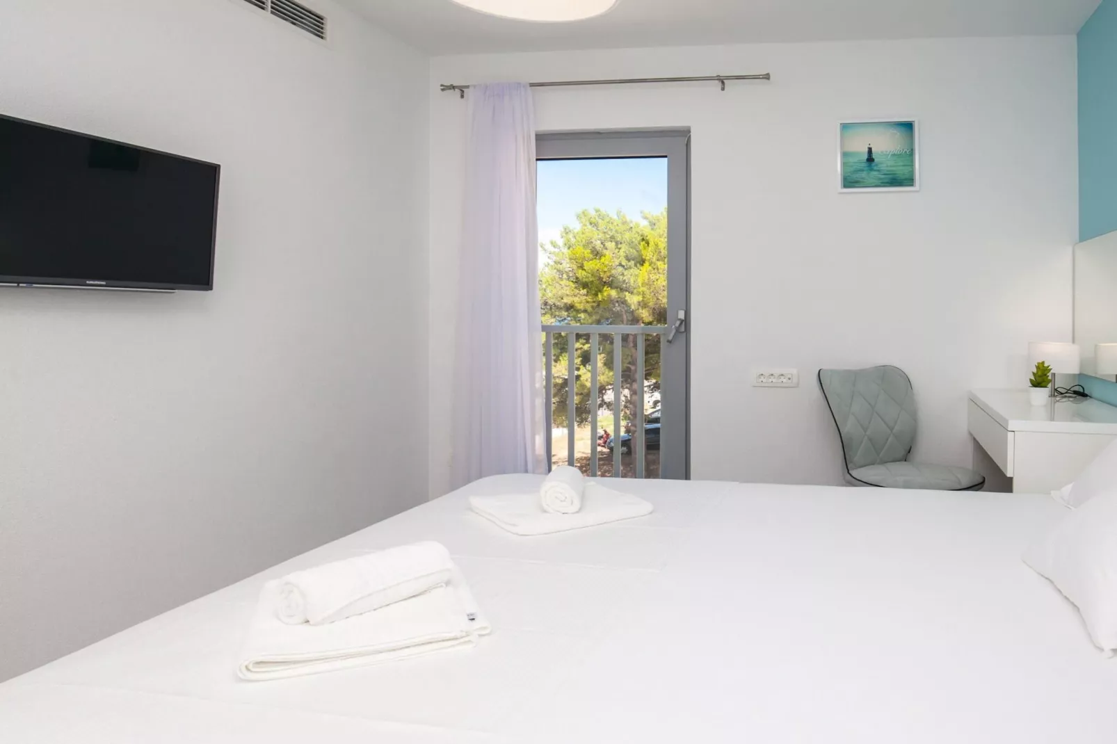 Apartments Dva Galeba - One Bedroom Apartment with Sea View (204)-Bedroom