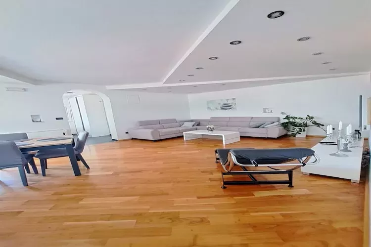 Apartment The Big Chill - Three Bedroom Apartment with Terrace, Balcony and Jacuzzi-Living room