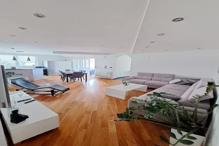 Apartment The Big Chill - Three Bedroom Apartment with Terrace, Balcony and Jacuzzi-Living room