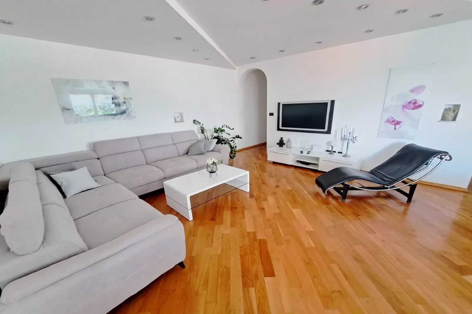 Apartment The Big Chill - Three Bedroom Apartment with Terrace, Balcony and Jacuzzi-Living room