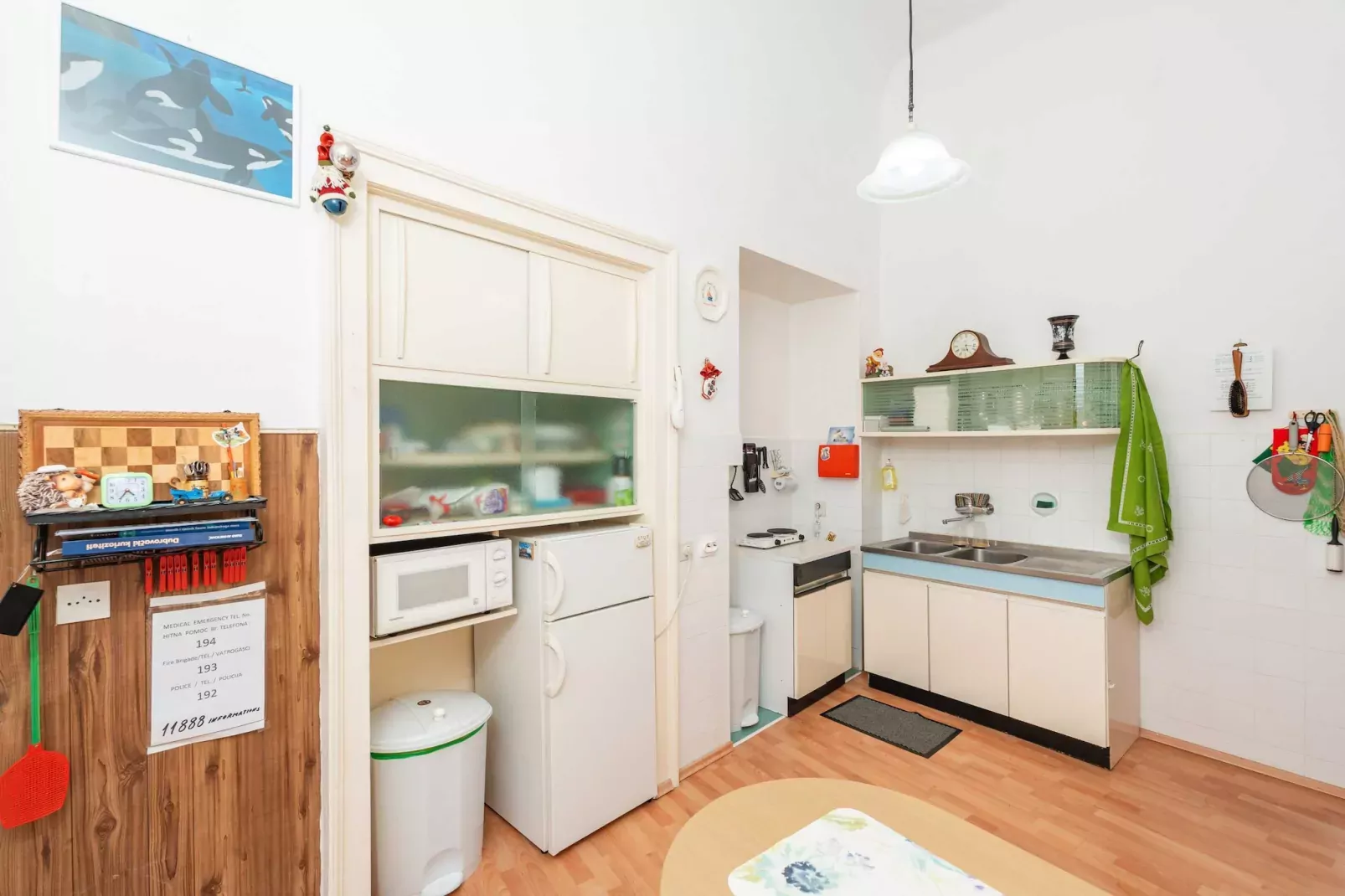 Two Stars Two Beds Downtown Apartment - One-Bedroom Apartment-Kitchen