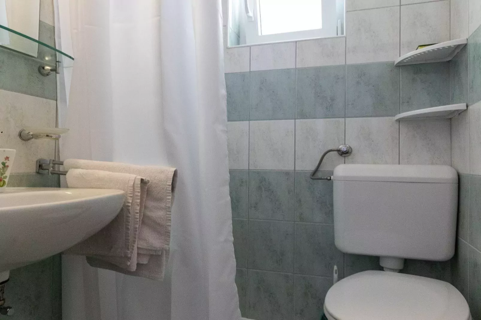 Apartments Belenum - Double Room with Balcony and Sea View (no.2)-Badezimmer