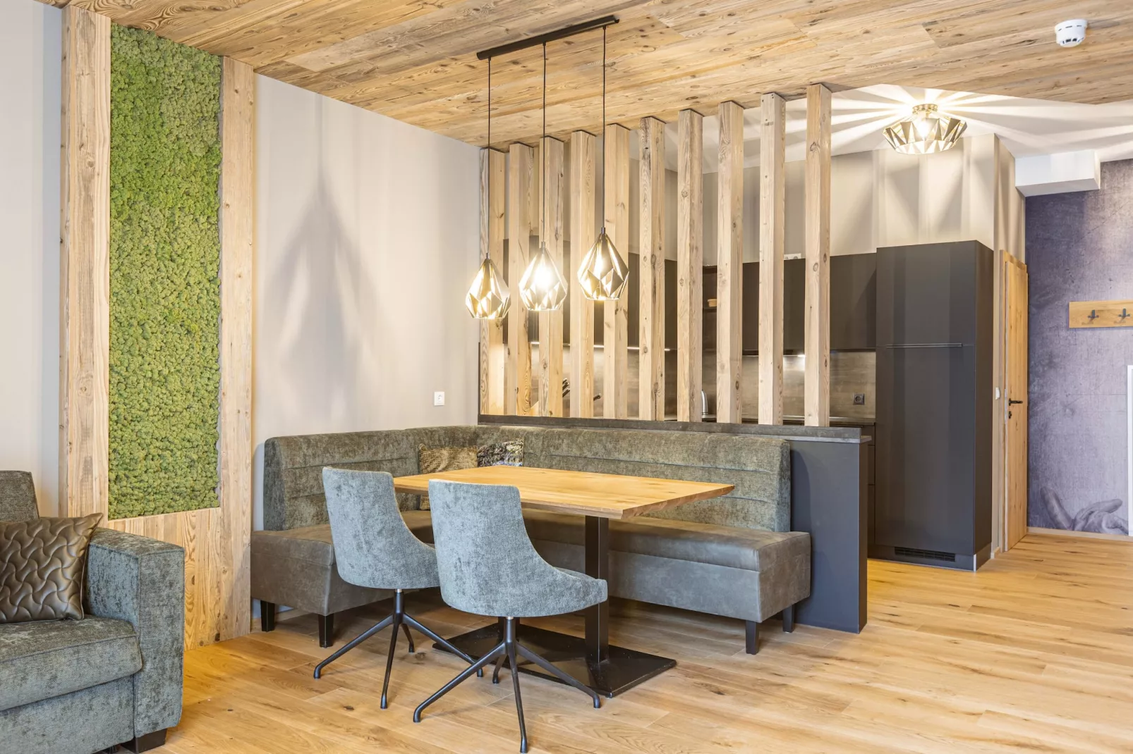 Zillertal Suites 5-Living room