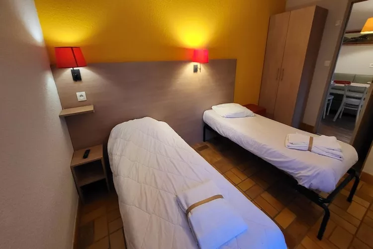 Evian-les-Bains- Appartement 4 Pièces 7 Personnes 1  bébé 2 salles d'eau-Bedroom