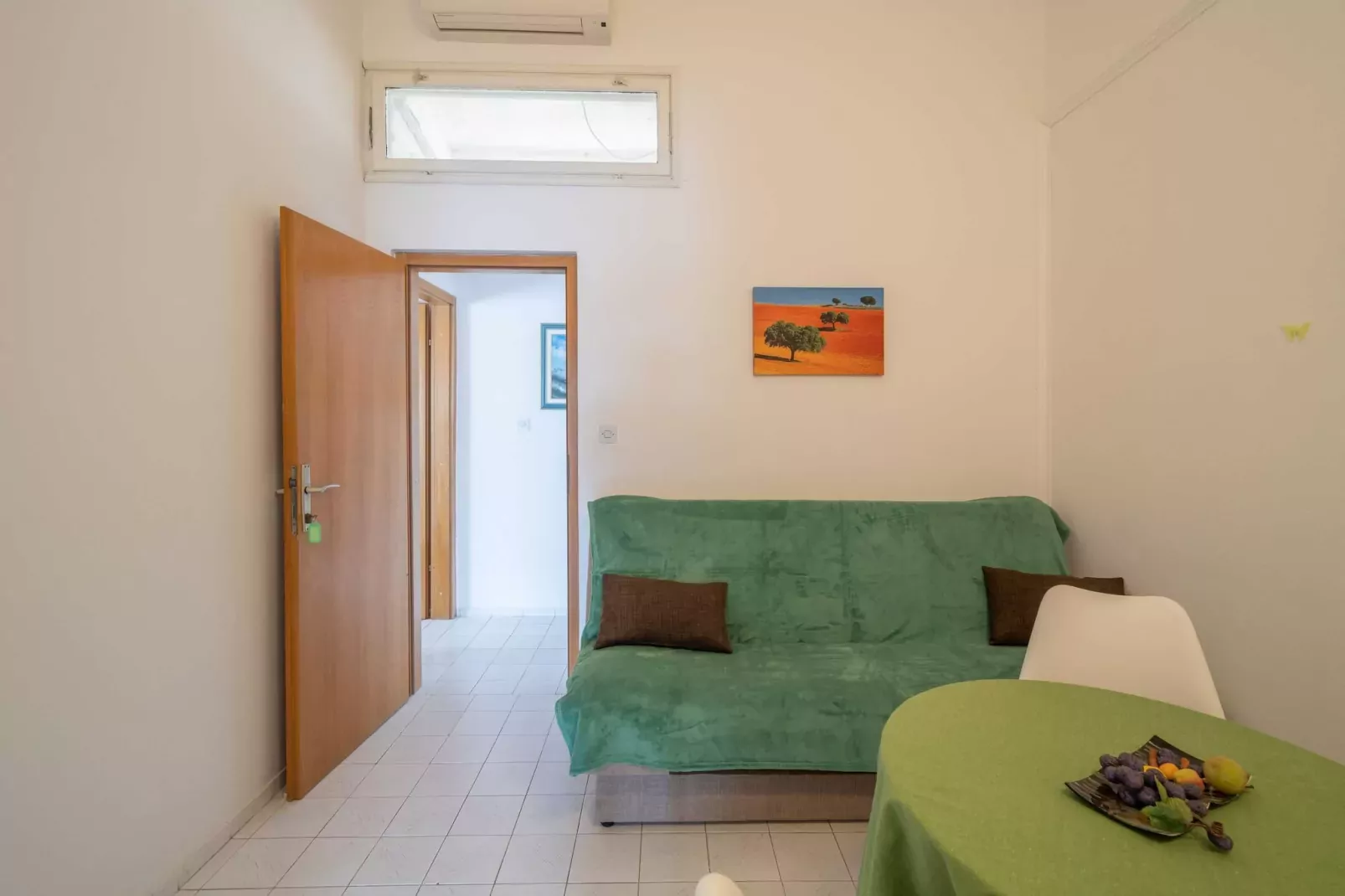 LaidBack Apartments - Comfort One Bedroom Apartment with Balcony and Sea View (Green)-Salon