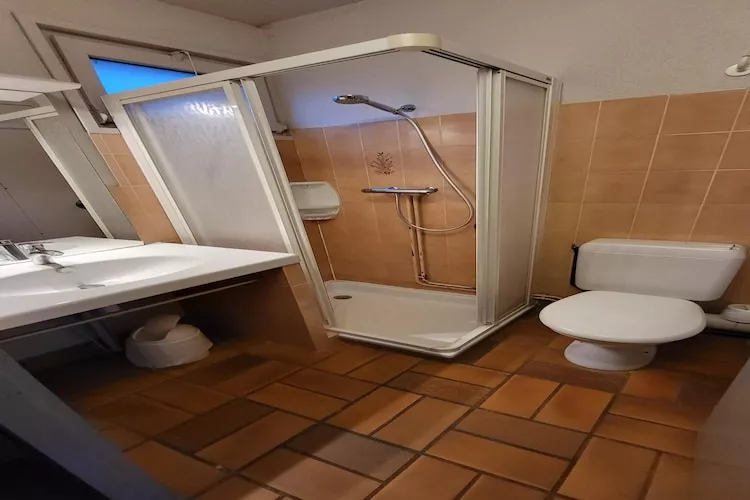 Evian-les-Bains- Appartement 4 Pièces 7 Personnes 1  bébé 2 salles d'eau-Bathroom