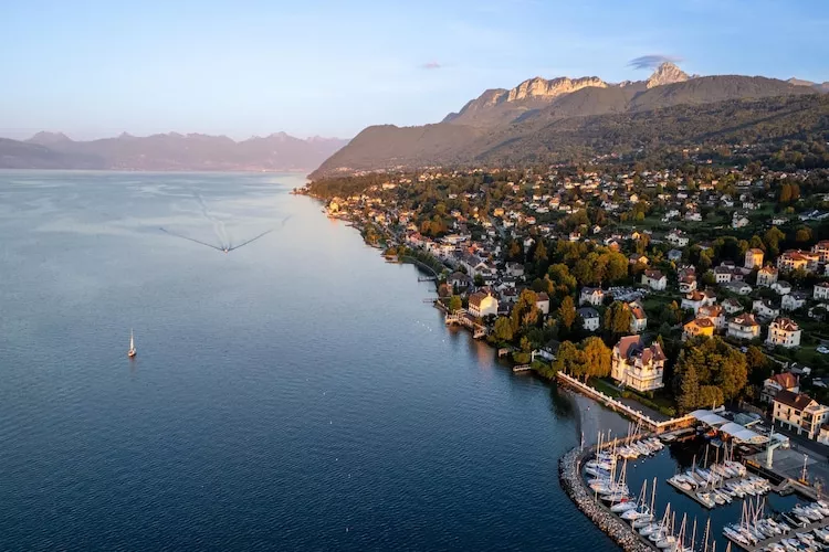 Evian-les-Bains- Appartement 4 Pièces 7 Personnes 1  bébé 2 salles d'eau-Areas summer 20km