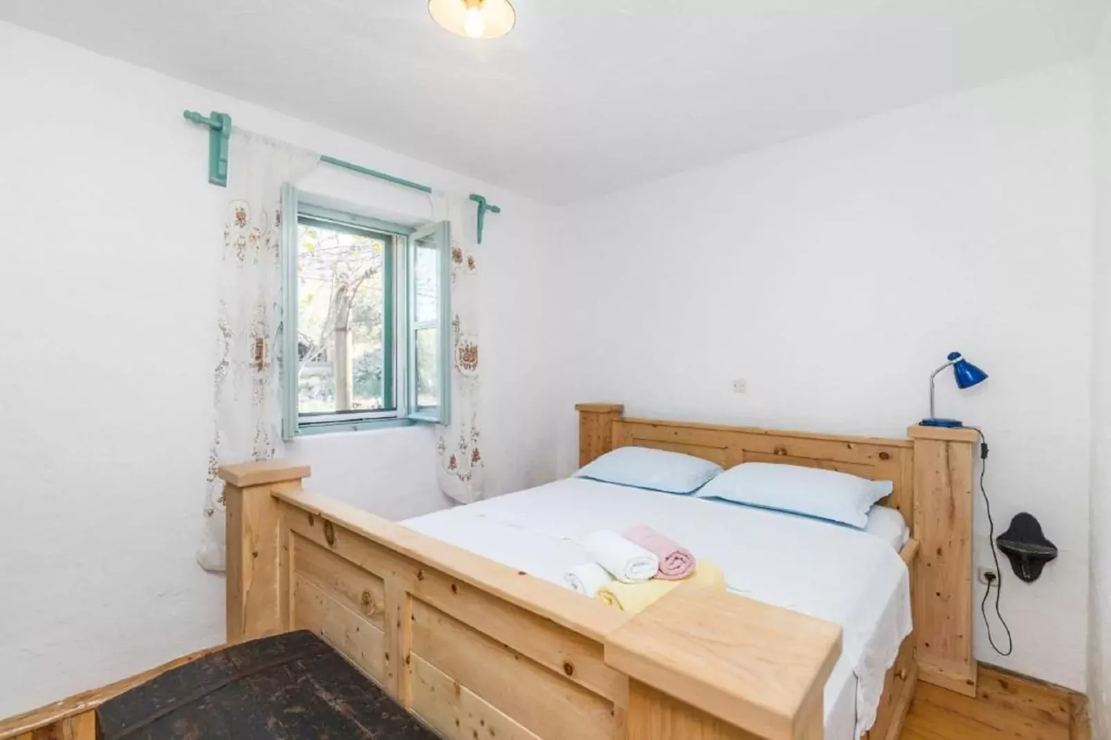 Lavender Cottage-Two Bedroom  Holiday Cottage  with Terrace-Chambre