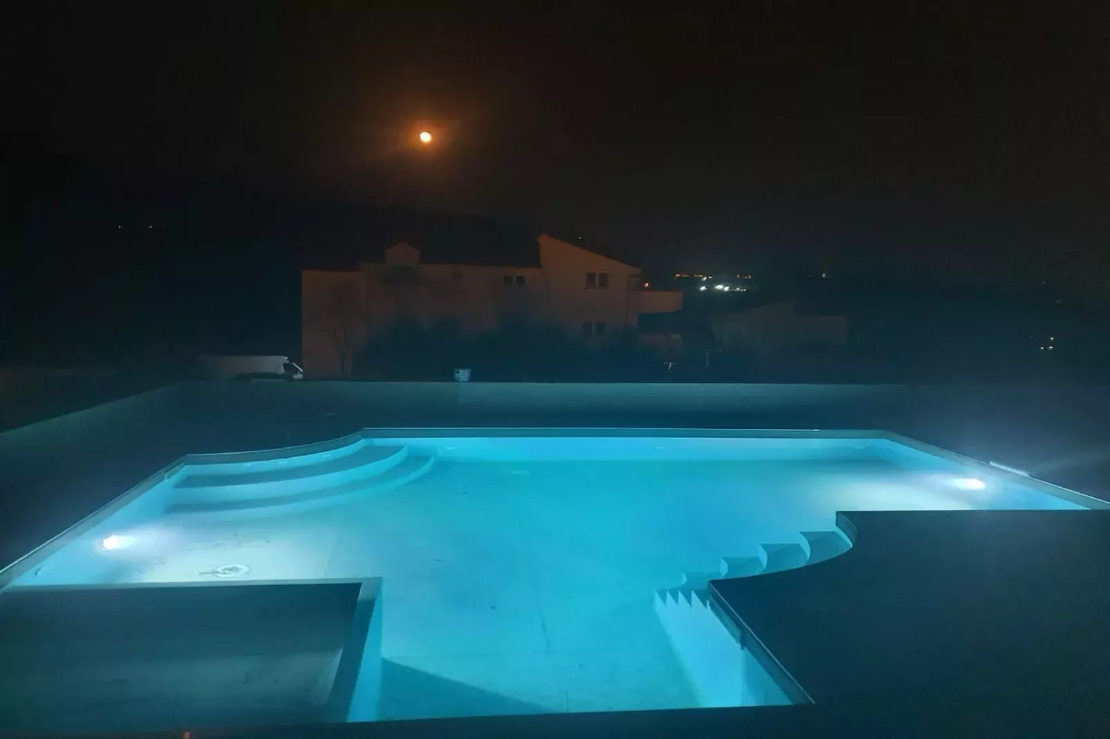 Apartments Villa Salona Sky - Comfort Two Bedroom Apartment with Balcony (1)-Schwimmbad