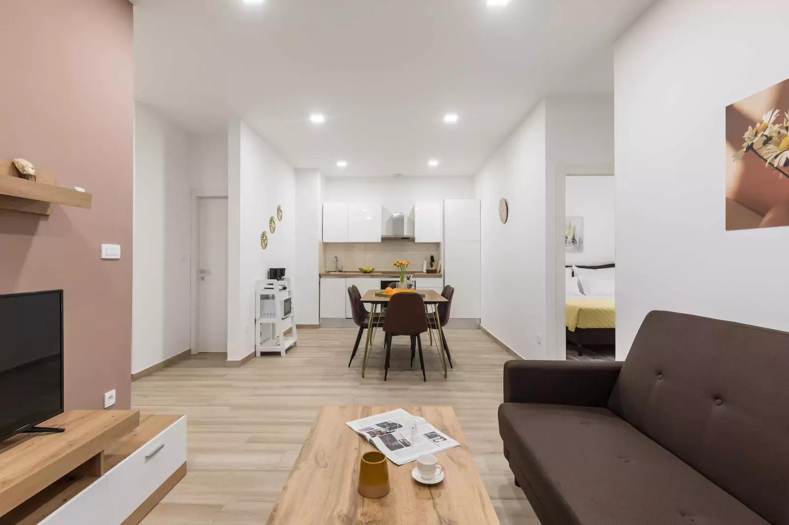 Apartments Villa Salona Sky - Comfort Two Bedroom Apartment with Balcony (1)-Wohnzimmer