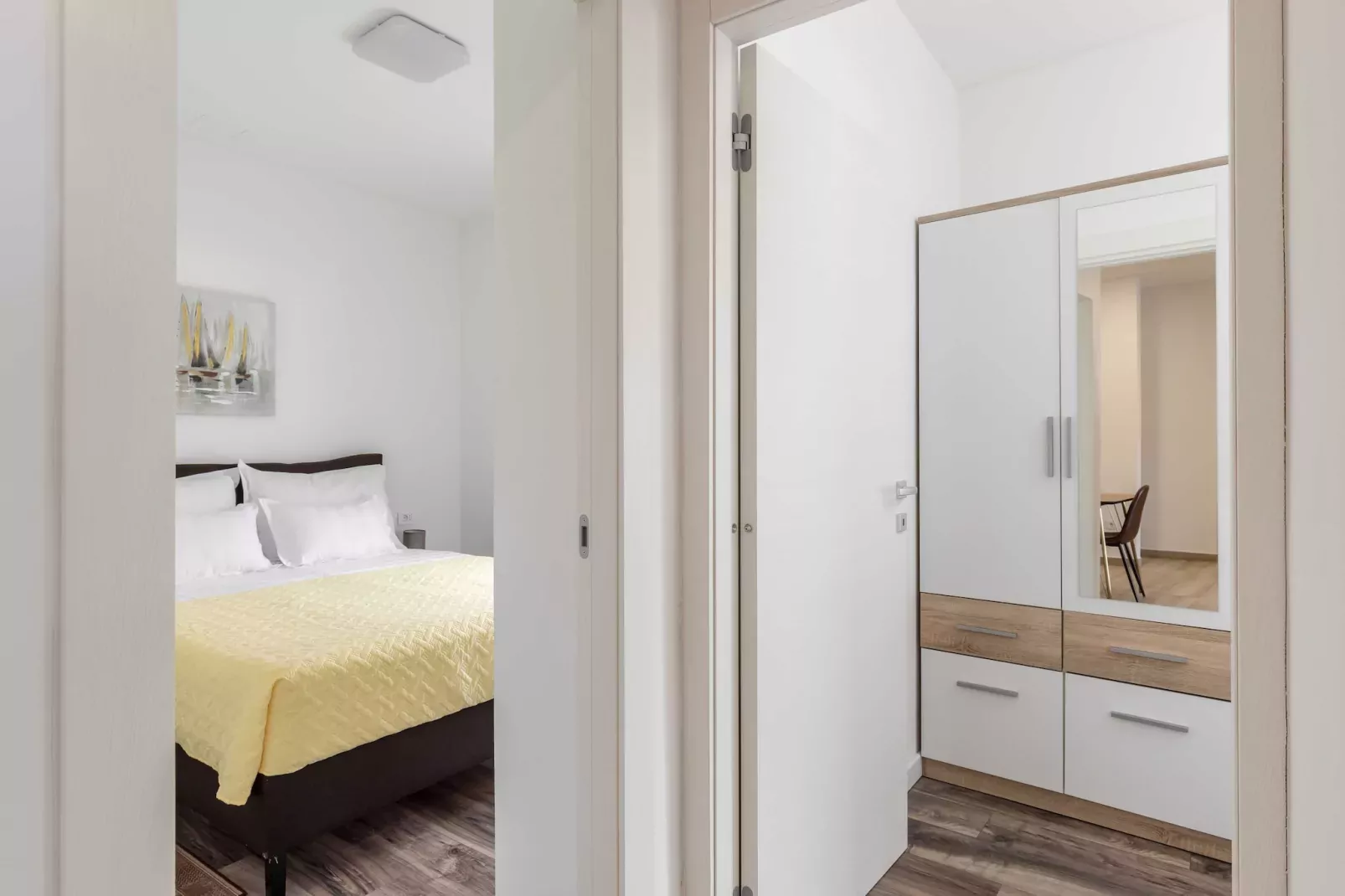 Apartments Villa Salona Sky - Comfort Two Bedroom Apartment with Balcony (1)-Schlafzimmer