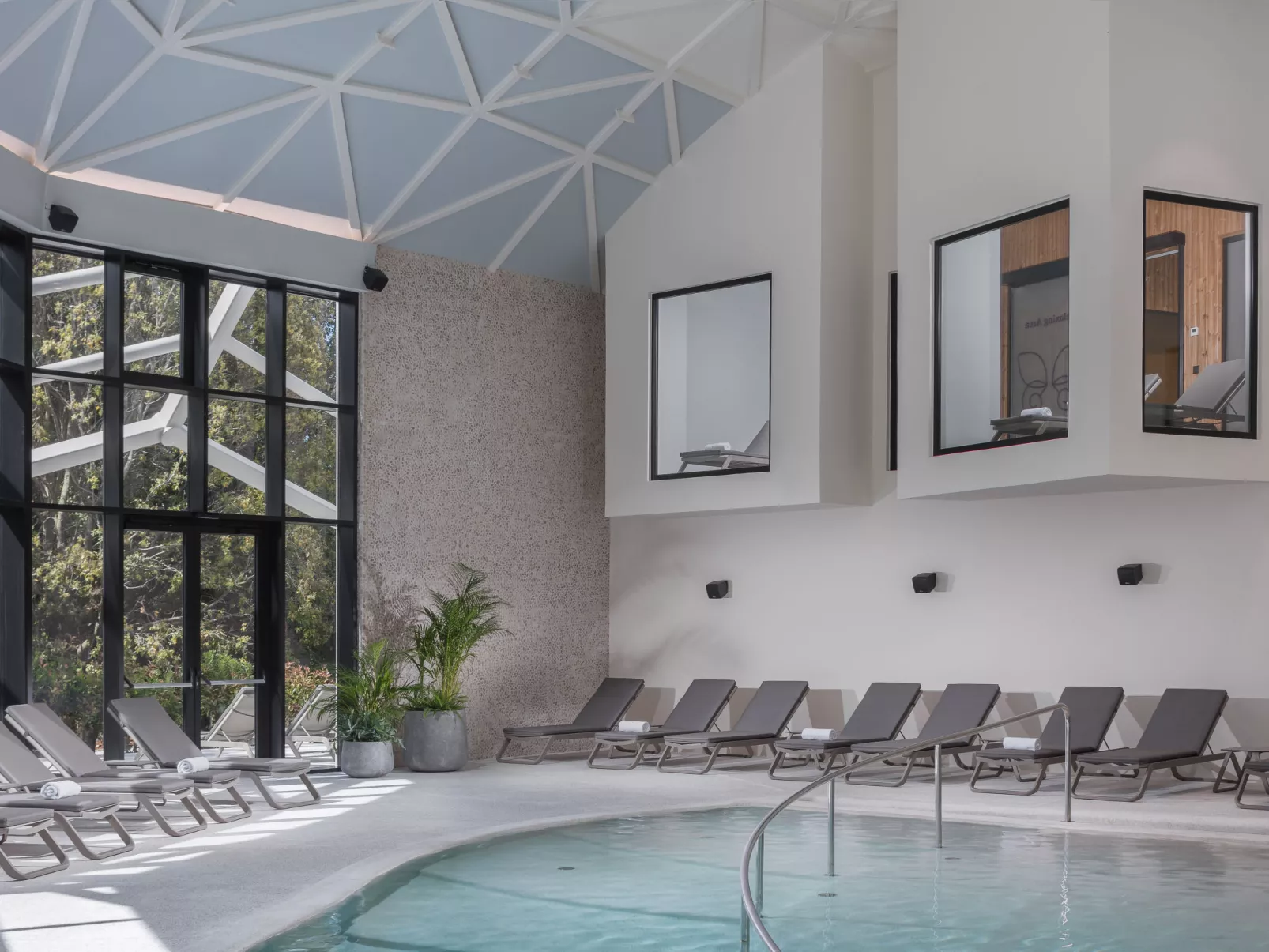 Luxury Beachfront Villa Porto Bus-Inside