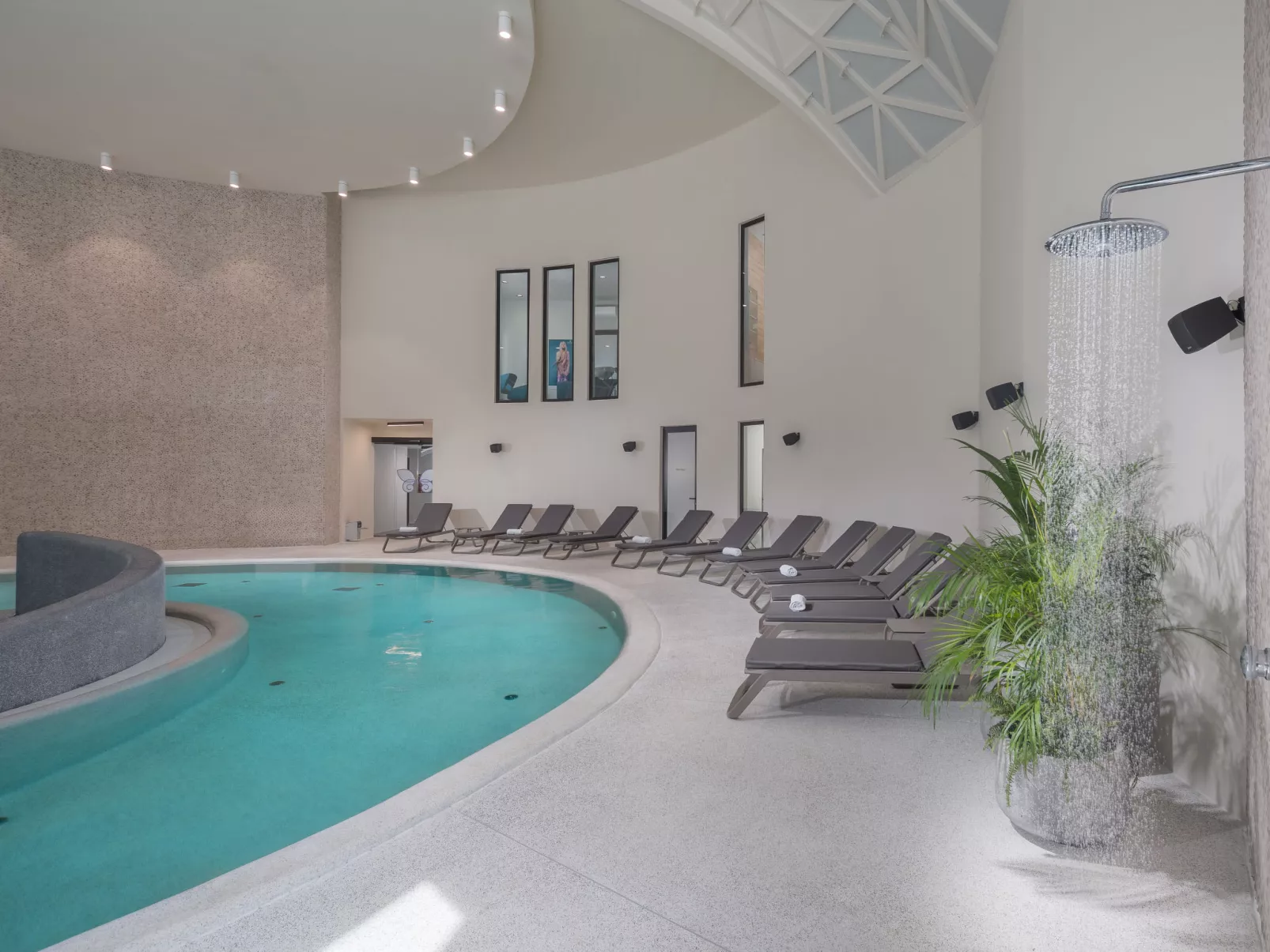 Luxury Beachfront Villa Porto Bus-Inside