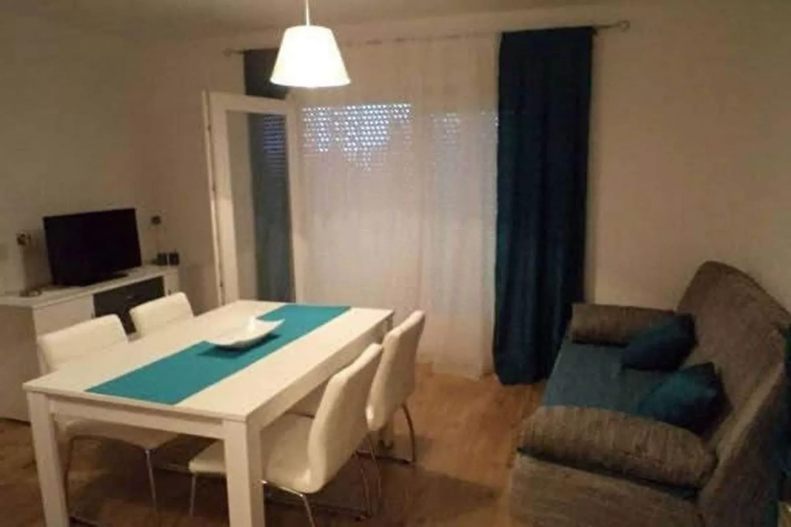 Apartment Ugljanski gusari - Two Bedroom Apartment with Balcony and Sea view-Dining room